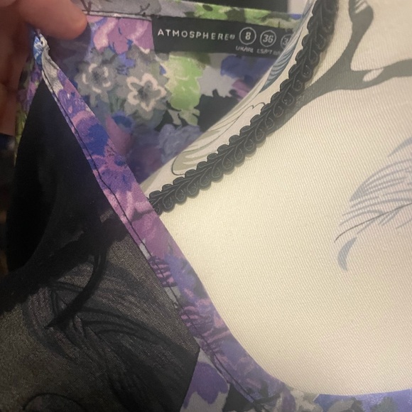 ⭐️🎉3 items for $30 🎉 Atmosphere short sleeve abstract floral too size 8 UK - Picture 2 of 3
